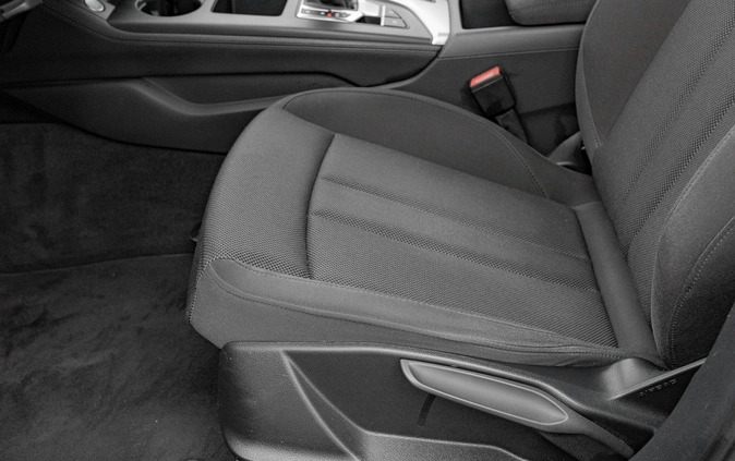 Audi A4 cena 137850 przebieg: 84444, rok produkcji 2020 z Nysa małe 781